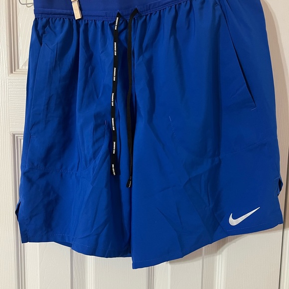 Nike running shorts NWT Sz large - Picture 1 of 2